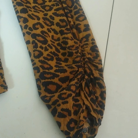 TIME AND TRU ASYMETRICAL PEPLUM SHIRT IN LEOPARD - Picture 4 of 11